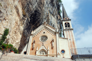 Madonna della Corona - Wallfahrtsort nahe dem Ort Spiazzi (Gemeinde Caprino Veronese)...