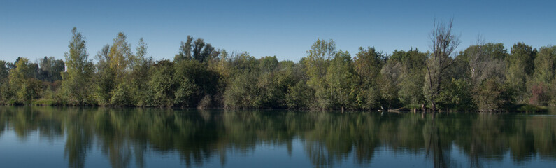 Fototapeta na wymiar Panorama einer Seenlandschaft