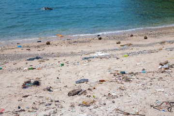 Fototapeta na wymiar litter on the ocean