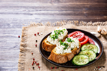 Sandwiches with cottage cheese and vegetables