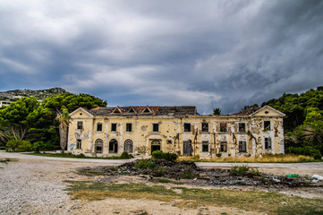 Fototapeta premium building destroyed after the war, Croatia