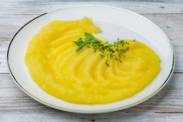 mashed potatoes on bowl on wooden table