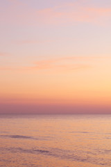 Obraz premium beautiful evening on the beach with gradient sky