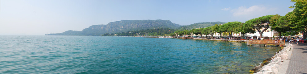 Fototapeta premium Garda – norditalienische Gemeinde am Gardasee in der Provinz Verona am Westrand der Region&nbsp;Venetien 