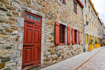 Fototapeta na wymiar Stone houses of old town Quebec