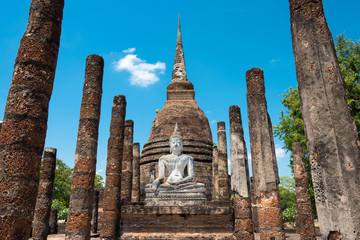 Fototapeta premium Sukhothai, Thailand - Apr 08 2018: Wat Sra Sri in Sukhothai Historical Park, Sukhothai, Thailand. It is part of the World Heritage Site - Historic Town of Sukhothai and Associated Historic Towns.