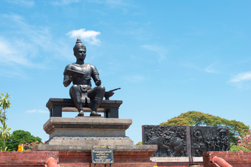 Obraz premium Sukhothai, Thailand - Apr 08 2018: Monument of King Ramkhamhaeng The Great in Sukhothai Historical Park, Sukhothai, Thailand.