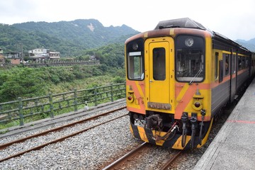 Obraz premium Diesel multiple unit of Pingxi Line at Shifen, Taiwan