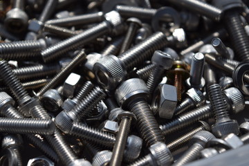 たくさんのボルトとネジ類