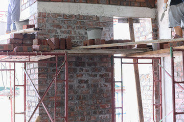Naklejka premium plasterers making up brick walls