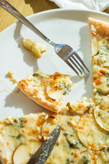 pizza with gorgonzola and pear