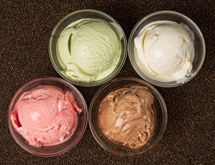 ice cream ball in the bowl