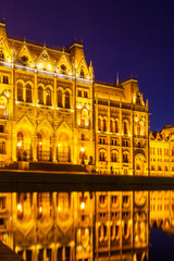 Fototapeta premium Hungarian Parliament building illuminated at night with reflection