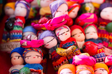 Fototapeta na wymiar muñecas artesanales mexicanas
