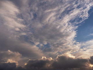 Obraz premium Dramatic clouds on bright blue sky.