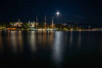 Fototapeta na wymiar A white sailing boat moored in the night in Stockholm