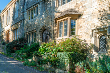 Fototapeta na wymiar Traditional houses in a small medieval town of Burford in Cotswolds built of distinctive local yellow limestone, Oxfordshire, UK