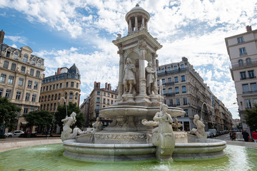 Fototapeta na wymiar Fontaine de la place des Jacobins à Lyon