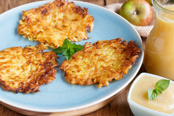 Rösti mit Apfelmus