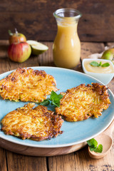 Rösti mit Apfelmus