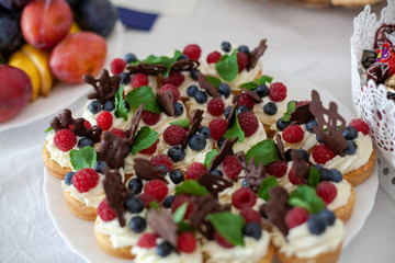tartlets with quark filling and berries