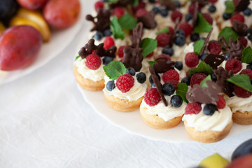tartlets with quark filling and berries
