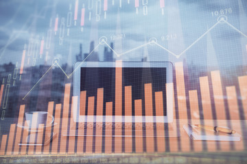Naklejka premium Forex market chart hologram and personal computer background. Double exposure. Concept of investment.