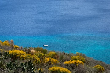 Fotobehang L'île de Lipari au printemps, Sicile © Suzanne Plumette