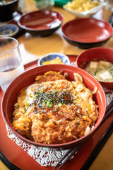 カツ丼　日本の和食
