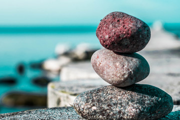 Obraz na płótnie Canvas zen stones on the beach with sea view