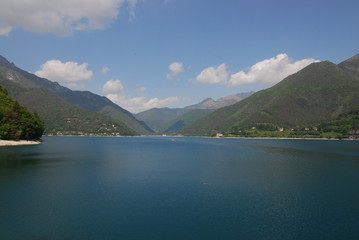 Naklejka na ściany i meble Ledrosee - Bergsee in den Gardaseebergen in der italienischen autonomen Provinz Trient 
