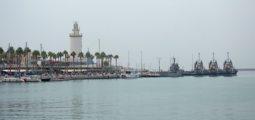 Naklejka premium Faro en el Muelle Uno. Puerto de Málaga/ Lighthouse on Pier One. Malaga port. La Farola. Málaga