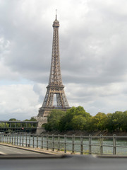Fototapeta na wymiar Francia, Parigi, veduta della Torre Eiffel