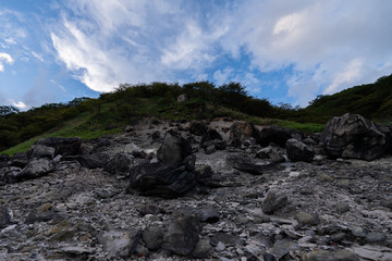 岩山と雲