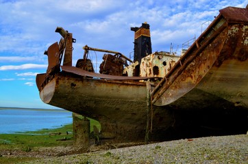 Fototapeta na wymiar Rusty boat