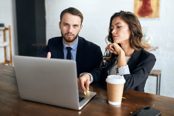 young pleasant co-workers talking about pros and cons of the problem, close up photo, two colleagues brainstorming at the cafe
