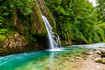 Fototapeta na wymiar Zhuzhghi waterfall in the middle of nature