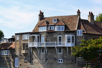 Fototapeta na wymiar Old building near the river bank in Cambridge, UK