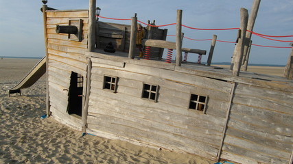 Piratenschiff am Strand