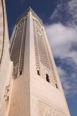 Maroc, minaret de la grande Mosquée Hassan II de Casablanca vu de trois quarts
