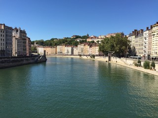 Fototapeta na wymiar Río Arno en Florencia, Italia