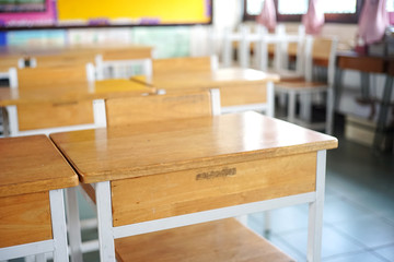 empty student desks and chairs in the classroom