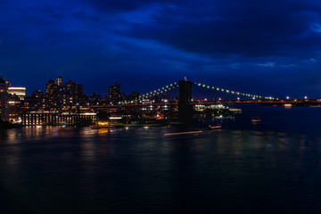 Naklejka premium new york city skyline at night