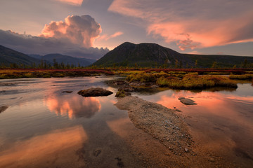Obraz premium Sunset over the lake, Magadan region, Kolyma, Jack London lake