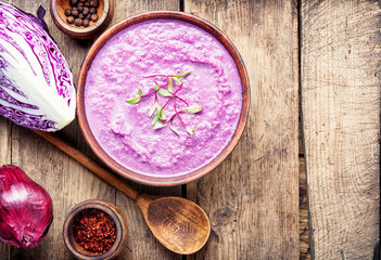 Red cabbage soup
