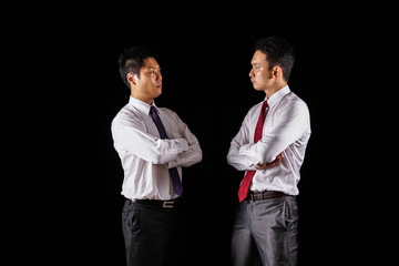 議論をする二人のビジネスマン