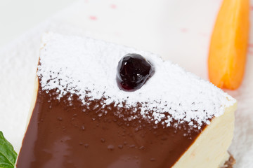 Delicious cheesecake with mango.