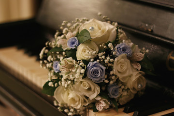 Wedding Accessories. Bridal bouquet and champagne glasses.