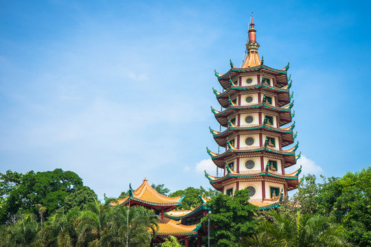 Watu Gong Tempel, Semarang Indonesia