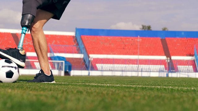 Paralympian with a bionic leg is training with a football